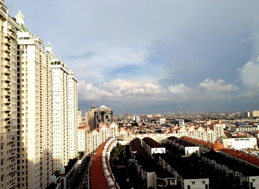 Ravarine Suite Apartment Jakarta Exterior photo