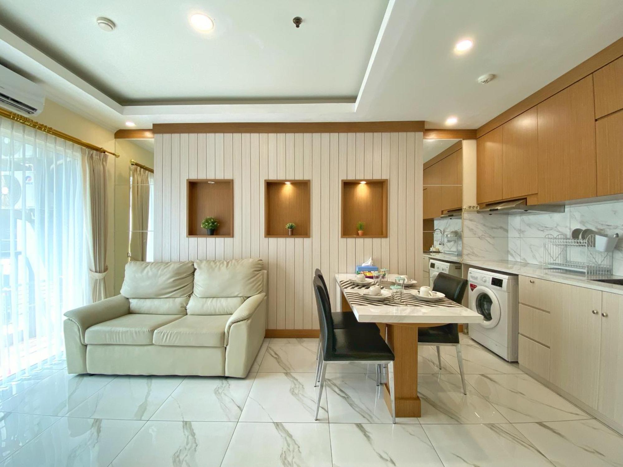 Ravarine Suite Apartment Jakarta Exterior photo